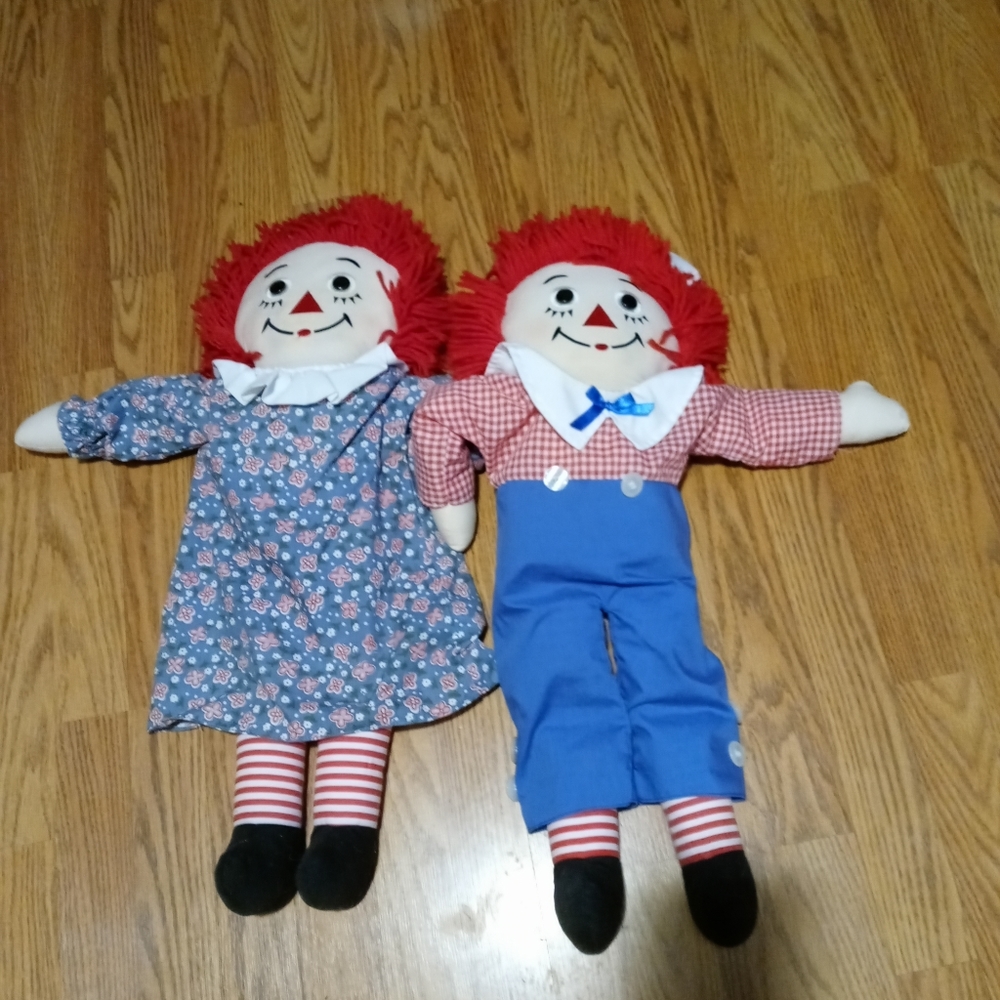 Raggedy Ann and Andy dolls